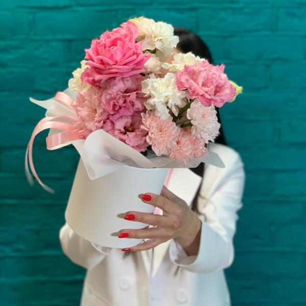 фото Эустома и роза "Мыльные пузырьки"