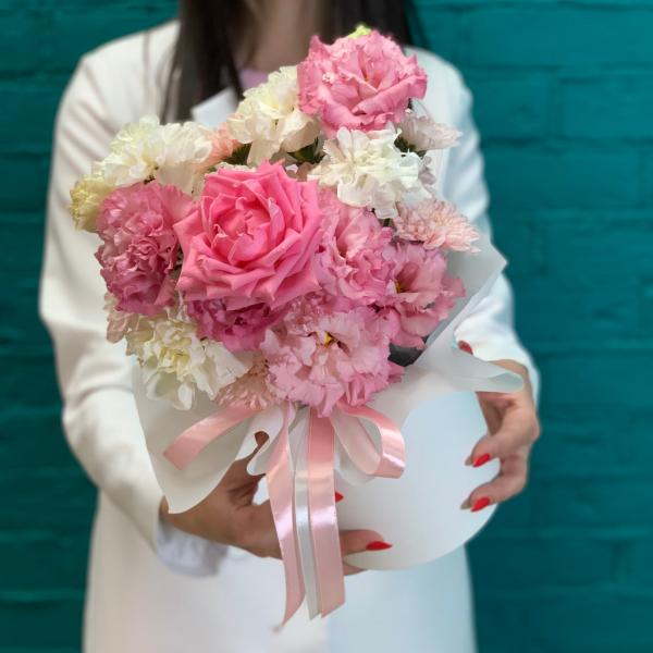 фото Эустома и роза "Мыльные пузырьки"