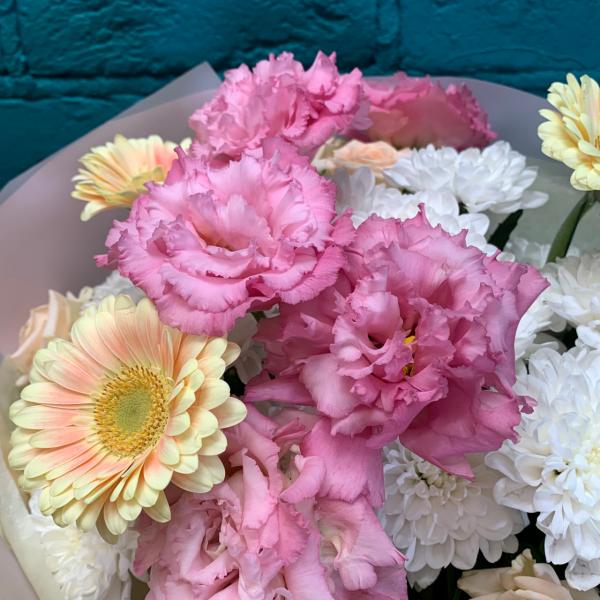 фото Герберы и эустомы "Малиновый раф"