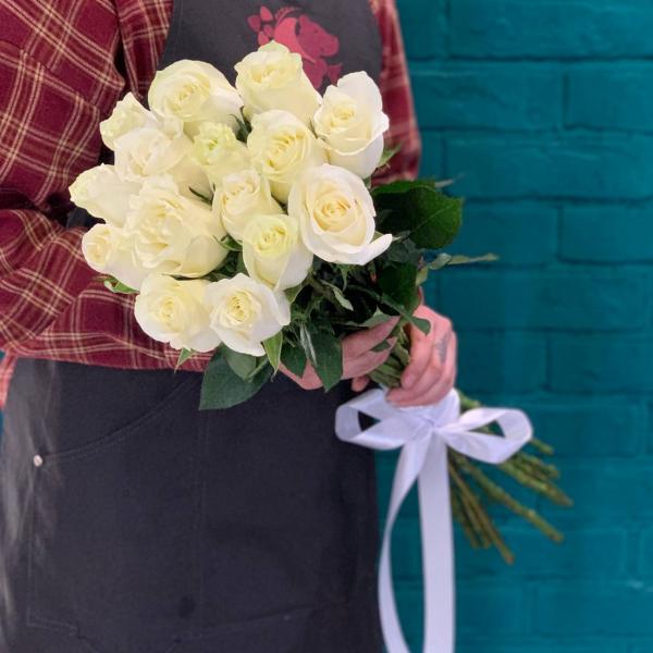 фото 15 белых роз "Летние воспоминания"