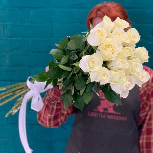 фото 15 белых роз "Летние воспоминания"