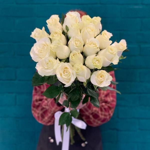 фото 21 белой розы "Белоснежное очарование"