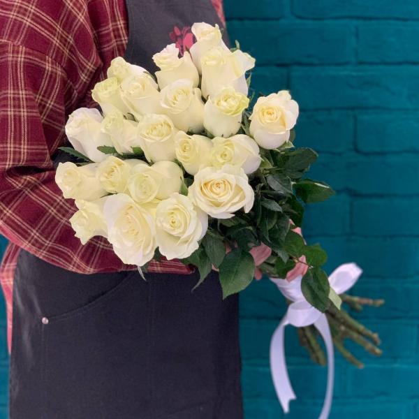 фото 21 белой розы "Белоснежное очарование"