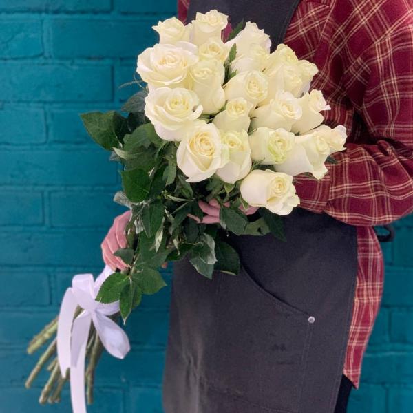 21 белая роза 80см  "Белоснежное очарование"