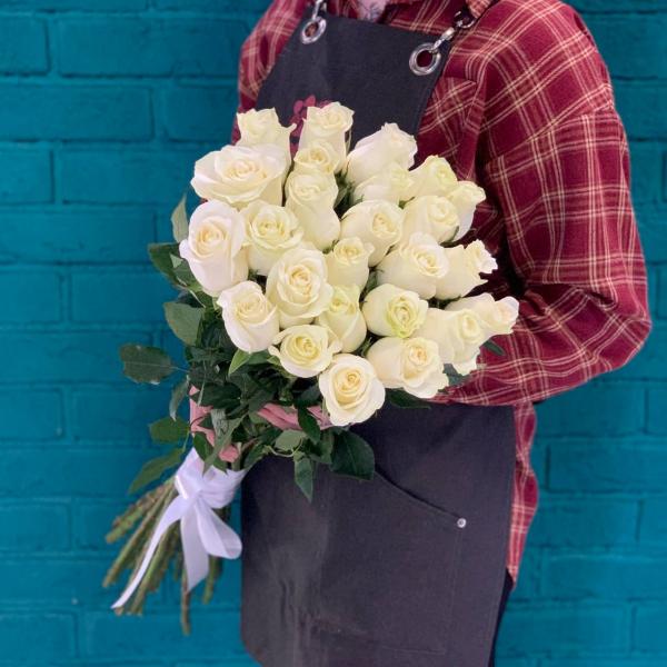 25 белых роз 80см "Лунный мед"