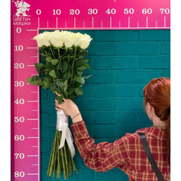 фото 25 белых роз 80см "Лунный мед"