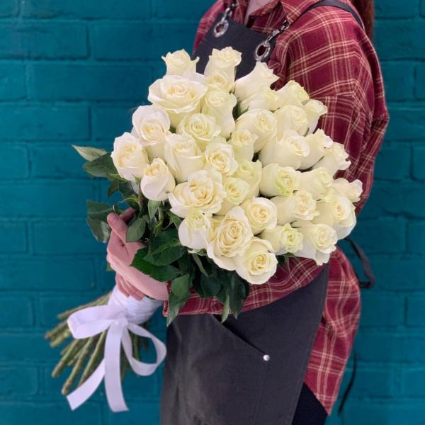 35 белых роз 80см "Дыхание луга"