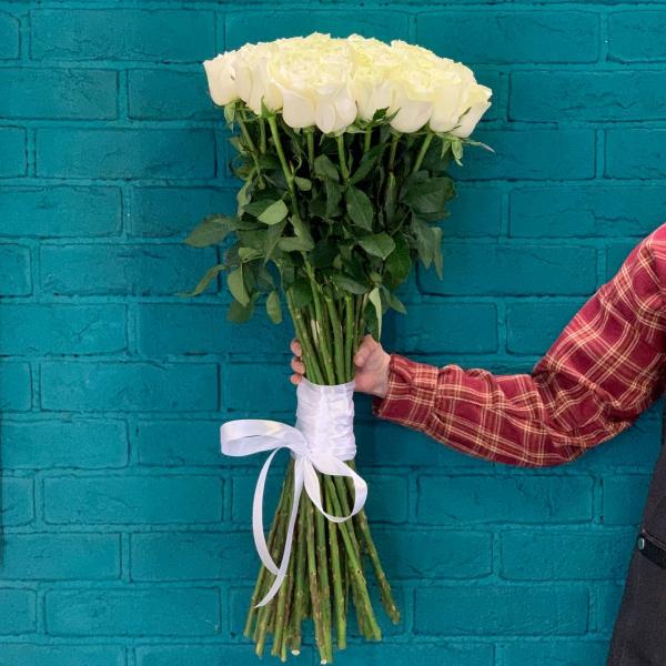 фото Букет из 45 белых роз 80см "Шарм"