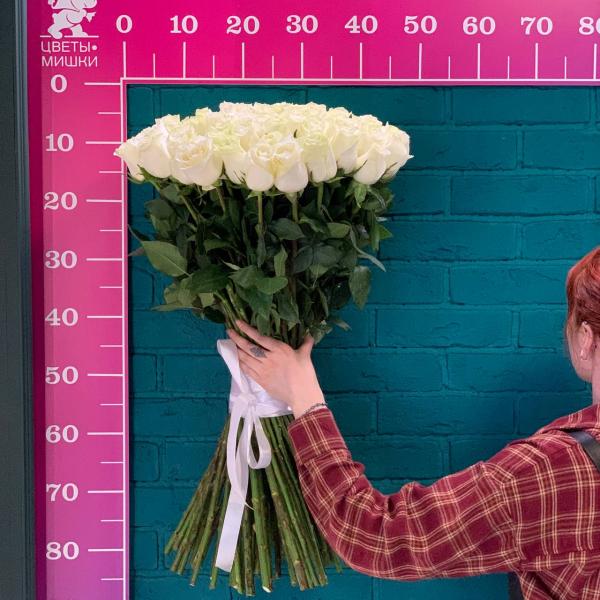 фото 75 белых роз 80см "Альпийский снег"