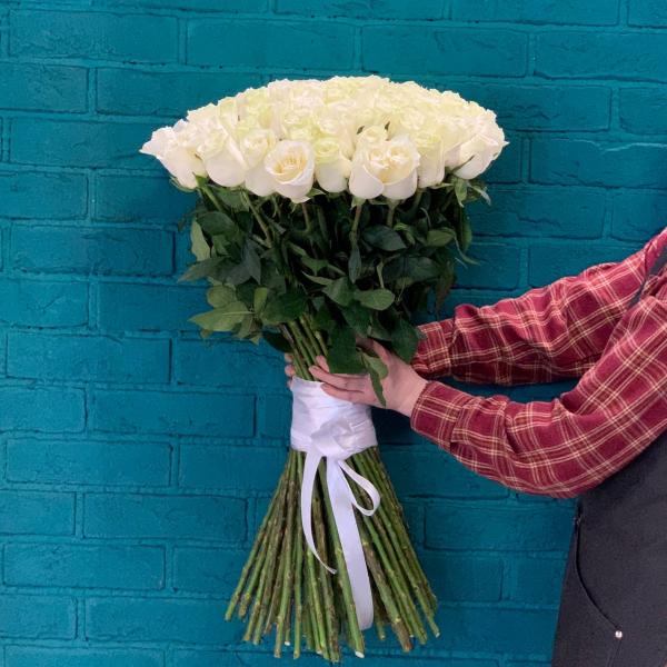 фото 75 белых роз 80см "Альпийский снег"