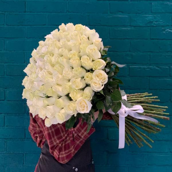 фото 75 белых роз 80см "Альпийский снег"