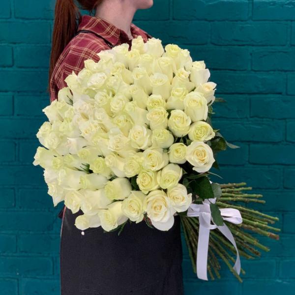 фото 75 белых роз 80см "Альпийский снег"