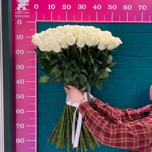 фото 101 белой розы 80см "Сибирский холод"