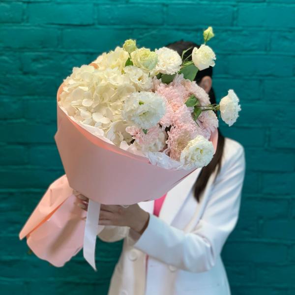 фото Гортензии и эустомы "Августин"