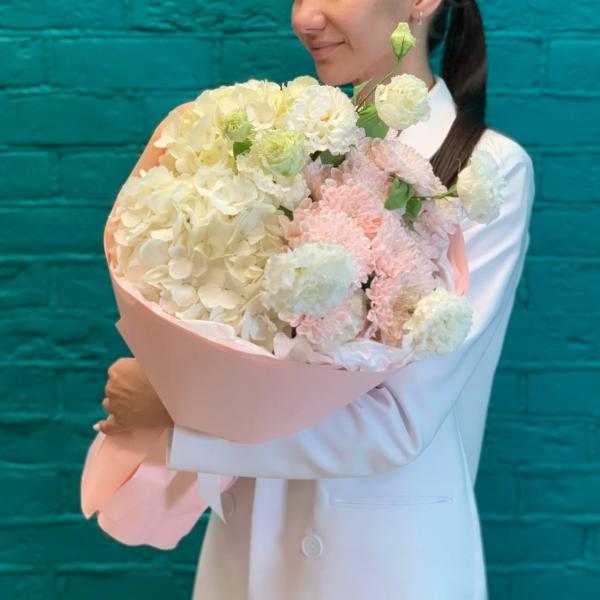 Гортензия и эустома "Августин"