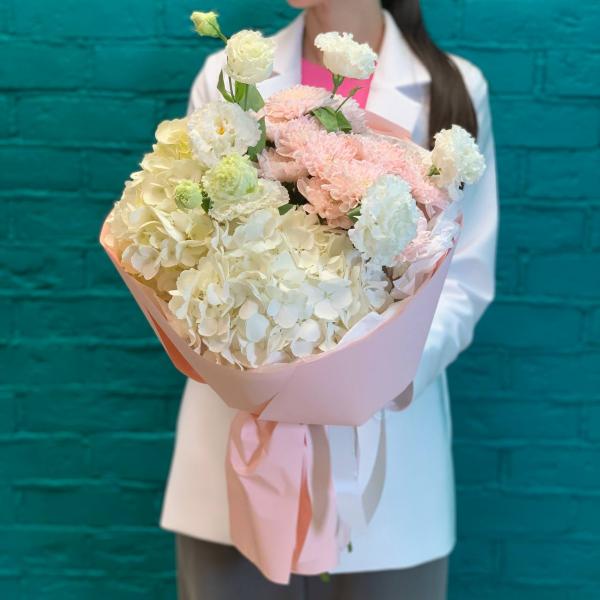 фото Гортензии и эустомы "Августин"