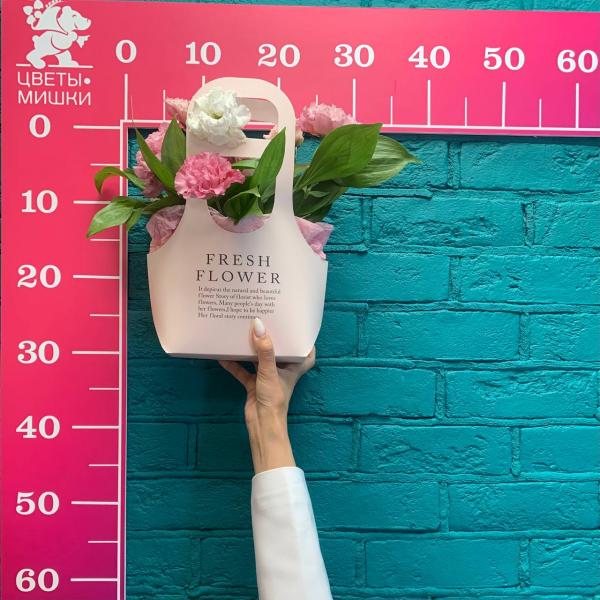 фото Эустомы и рускуса "Персиковая меренга"