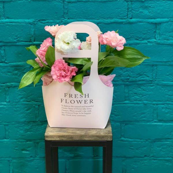 фото Эустомы и рускуса "Персиковая меренга"