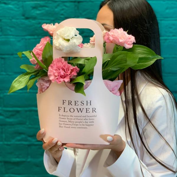 Эустома и рускус "Персиковая меренга"