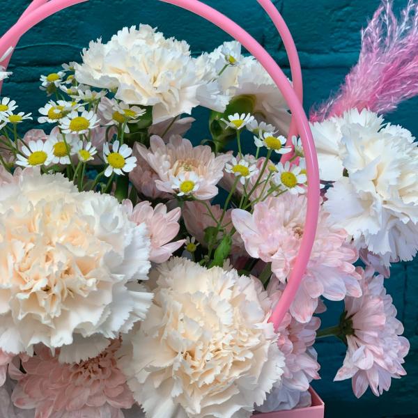 фото Гвоздики и танацетума "Чайная церемония"