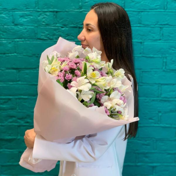 Хризантема и альстромерия "Восточная мудрость"