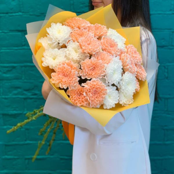 7 разноцветных хризантем "Парящий"