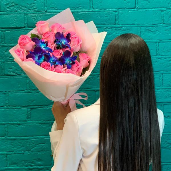 фото Розы и дендробиума "Палитра нежности"