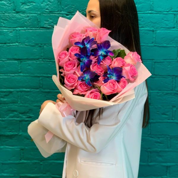 Роза и дендробиум "Палитра нежности"