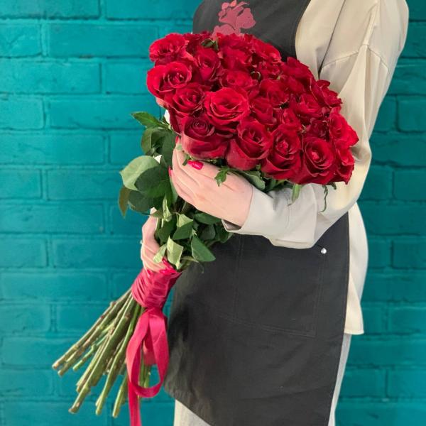 25 красных роз 80см "Мисс Вамп"
