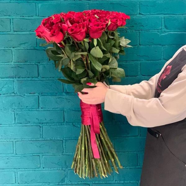 фото 51 красной розы 80см "Ноктюрн"