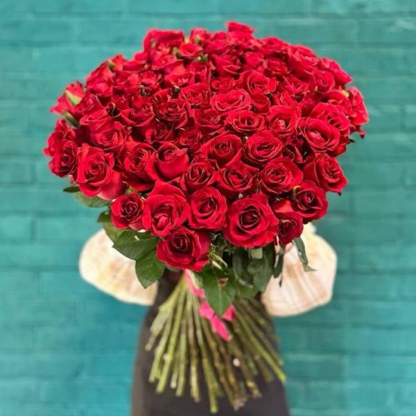 фото 75 красных роз 80см "Рубиновый закат"