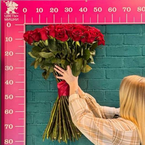 фото 75 красных роз 80см "Рубиновый закат"