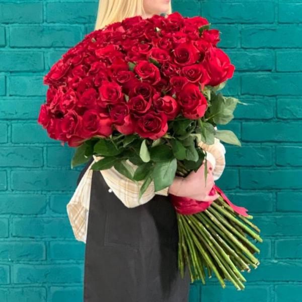 фото 75 красных роз 80см "Рубиновый закат"