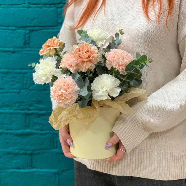 фото Гвоздики и эвкалипта "Заманчивый день"