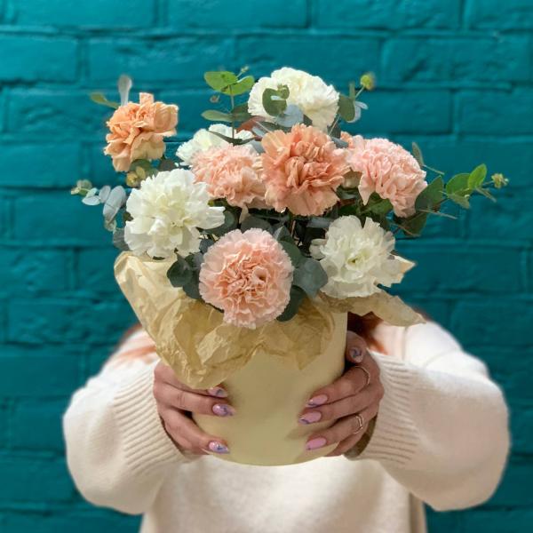 фото Гвоздики и эвкалипта "Заманчивый день"