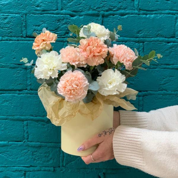 фото Гвоздики и эвкалипта "Заманчивый день"