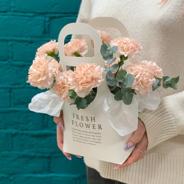 фото 13 розовых гвоздик "Искусство любви"