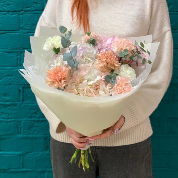 фото Гвоздики и гортензии "Момент счастья"