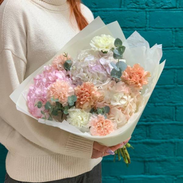 фото Гвоздики и гортензии "Момент счастья"