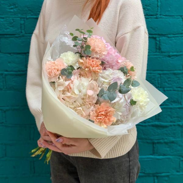 Гвоздика и гортензия "Момент счастья"