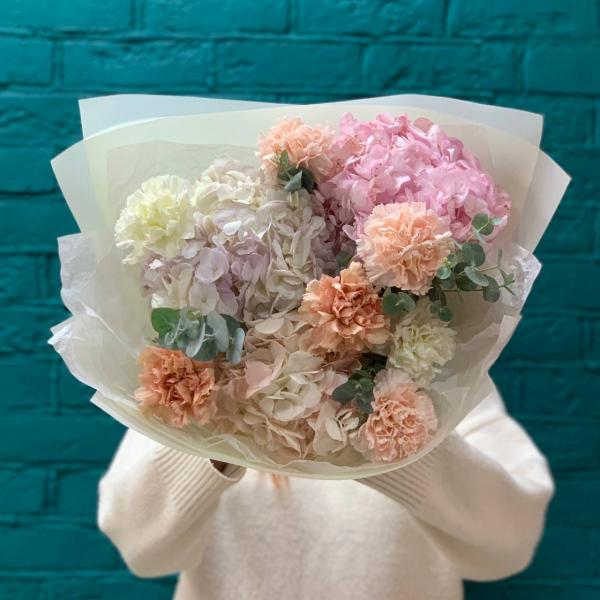 фото Гвоздики и гортензии "Момент счастья"