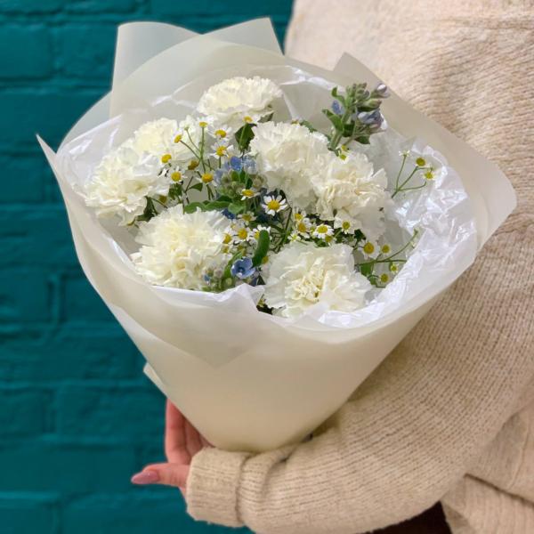 Гвоздика и танацетум "Интригующее утро"