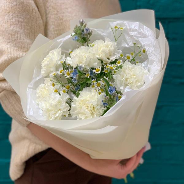 фото Гвоздики и танацетума "Интригующее утро"