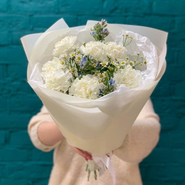 фото Гвоздики и танацетума "Интригующее утро"