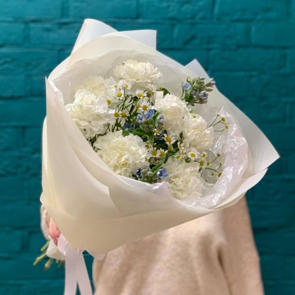 фото Гвоздики и танацетума "Интригующее утро"