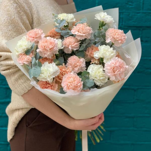 фото Гвоздики и эвкалипта "Искреннее удивление"