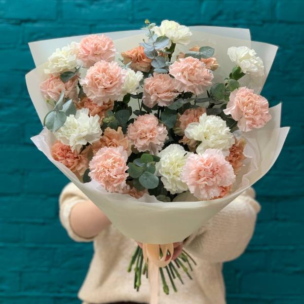 фото Гвоздики и эвкалипта "Искреннее удивление"