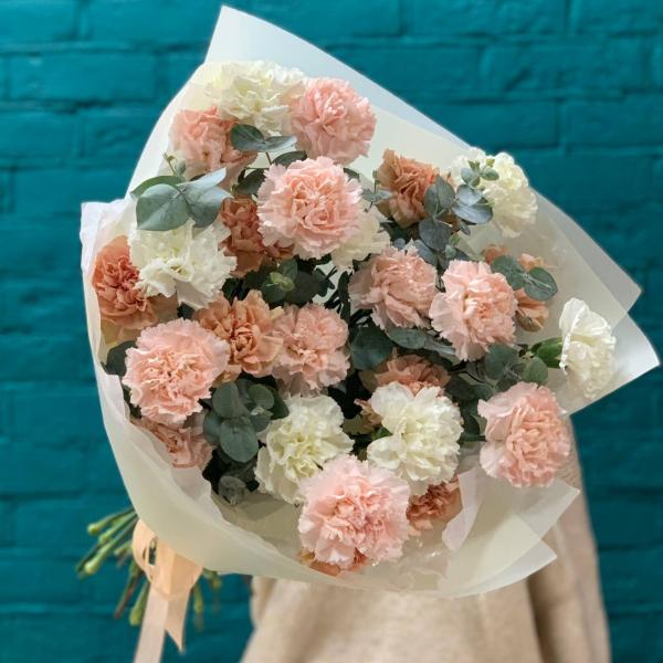 фото Гвоздики и эвкалипта "Искреннее удивление"