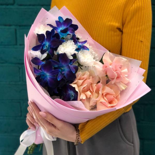 Орхидея и роза "Спящая красавица"