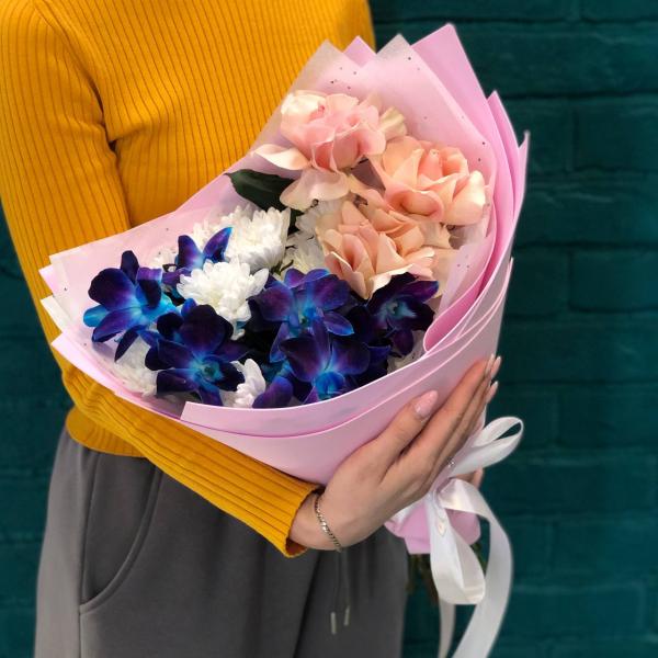 фото Орхидеи и розы "Спящая красавица"